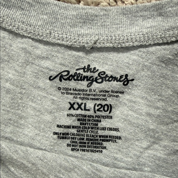 Women’s Graphic Tee Bundle size XXL - Picture 9 of 12